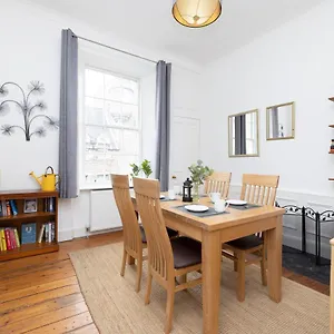 Apartment Joivy Cosy Flat In The Heart Of
