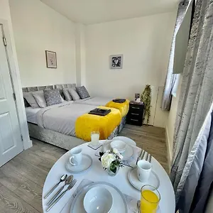 City Centre Apartment- Penarth Road Apartment Cardiff